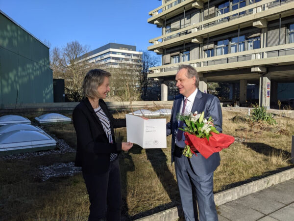 Apl. Prof. Dr. Martin Kröll zum Akademischen Direktor befördert 1 20211221 kroell