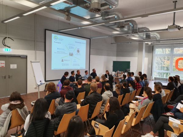 Gründertalk im InSTUDIES-Modul „Unsicherheitserfahrung und Bewältigungsstrategien im unternehmerischen Kontext“ 1 GruendertalkOkt19